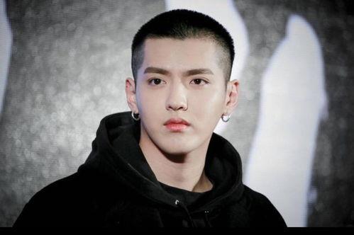 最新八卦爆料肖战图片,神秘美女同行，恋情疑云再起  第1张